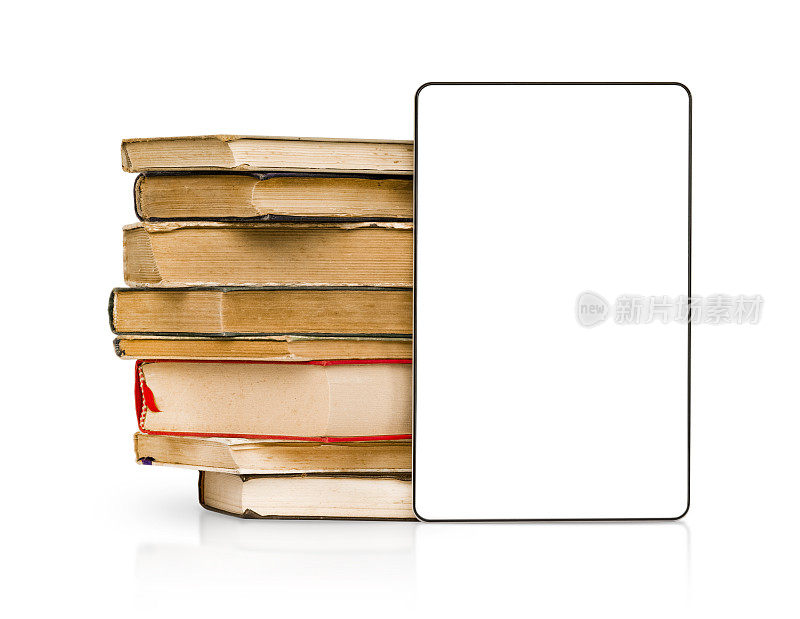 一堆旧书和现代平板/电子阅读器孤立在白色背景